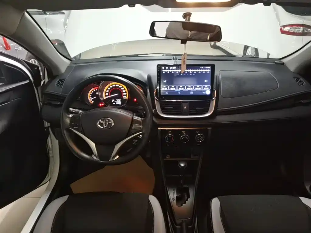 Toyota Yaris L 2023 — фото 10