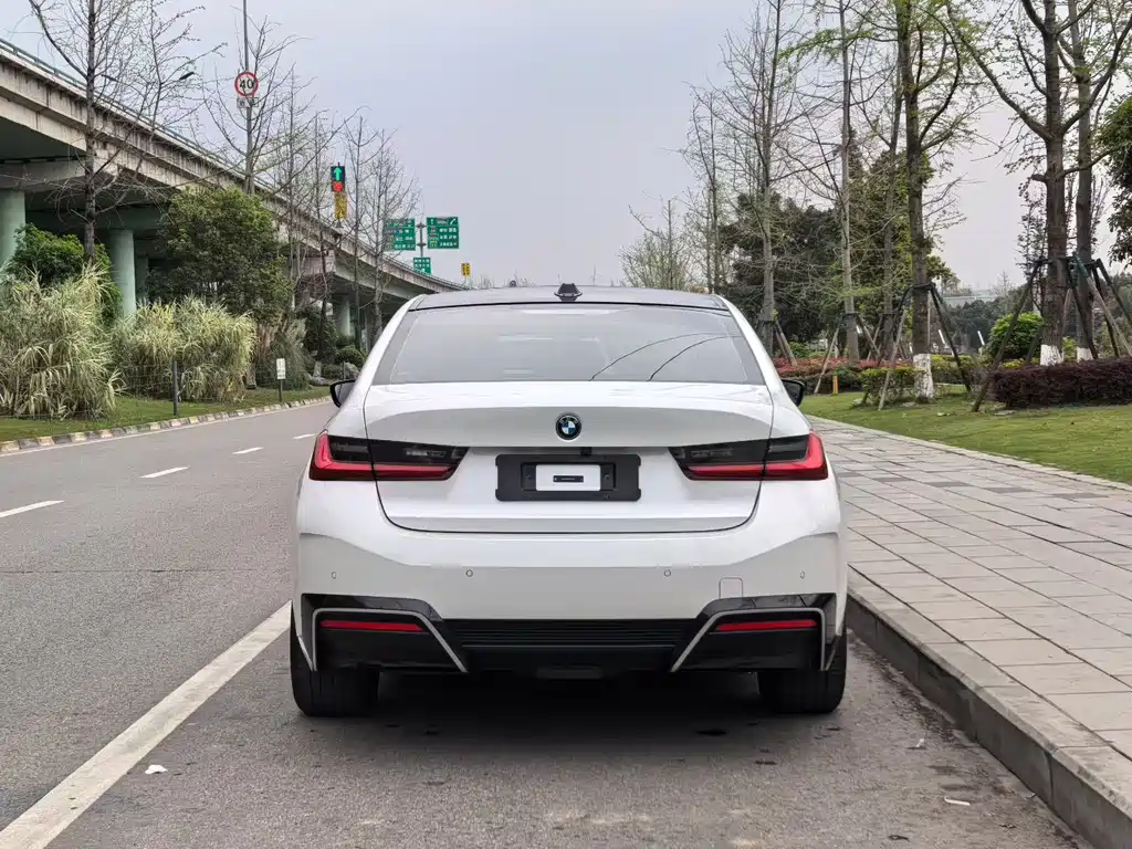 BMW i3 2024 — фото 8