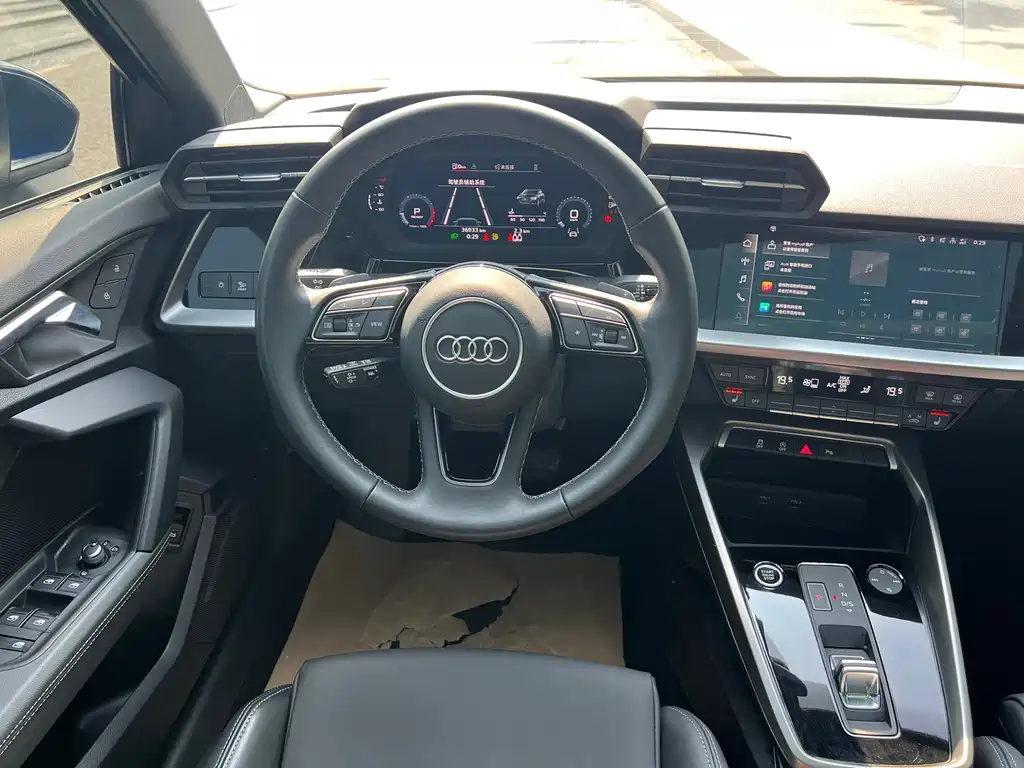 Audi A3 2023 — фото 14