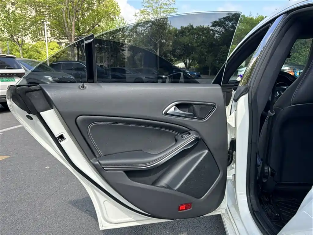 Mercedes-Benz CLA 2017 — фото 19