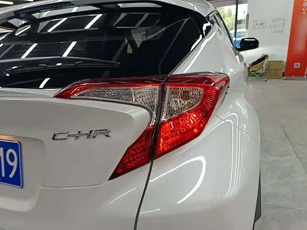 Toyota C-HR 2022 — фото 8