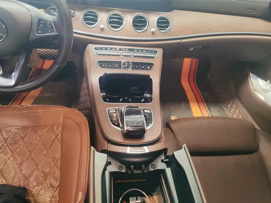 Mercedes-Benz E-Class 2018 — фото 15