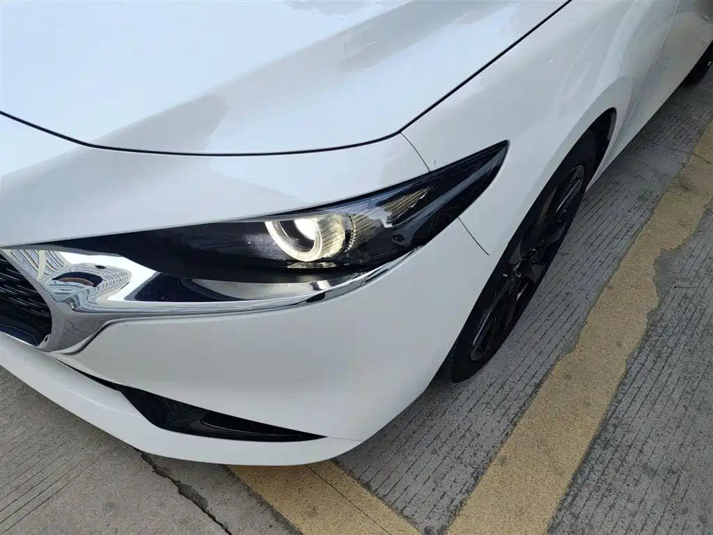 Mazda 3 Axela 2023 — фото 15