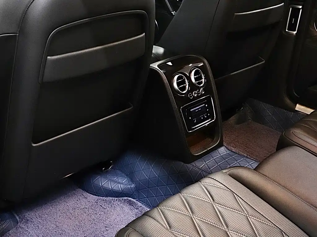 Bentley Flying Spur 2019 — фото 13