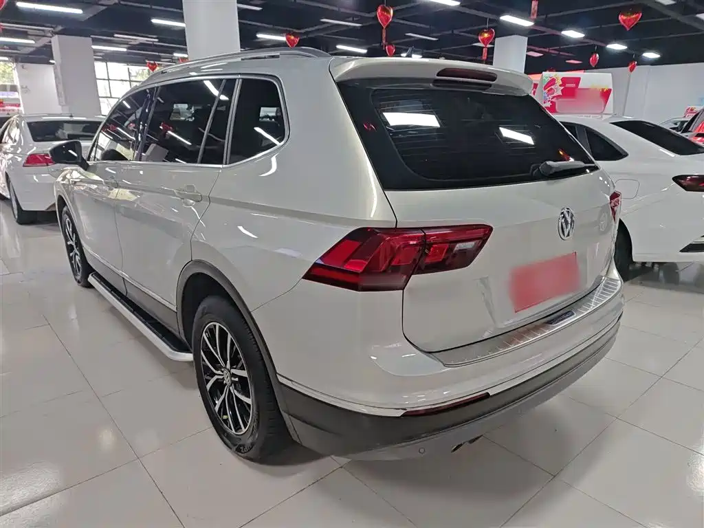 Volkswagen Tiguan L 2017 — фото 5