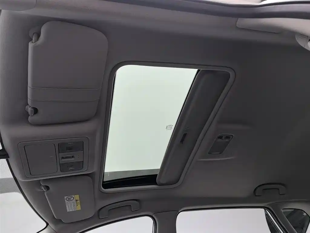 Nissan Tiida 2016 — фото 14