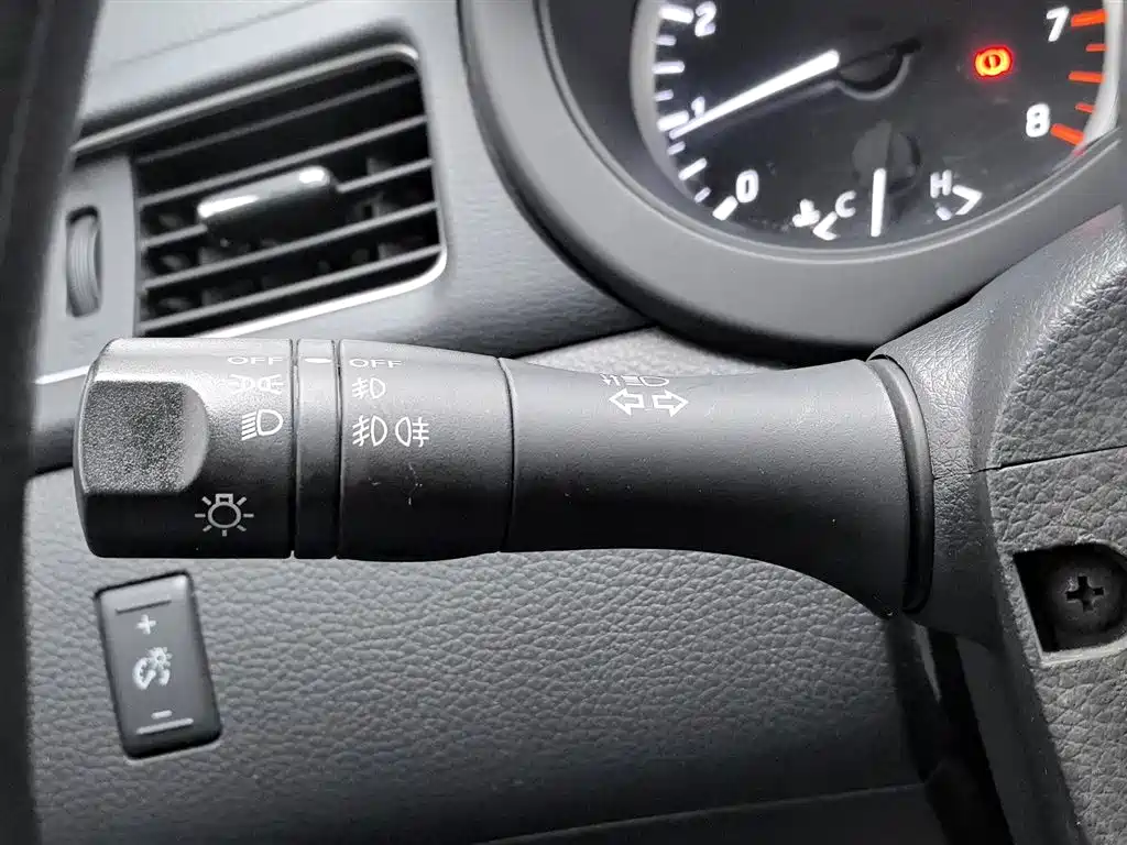 Nissan Tiida 2016 — фото 21