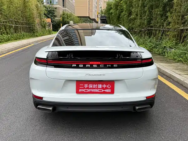 Porsche Panamera 2025
