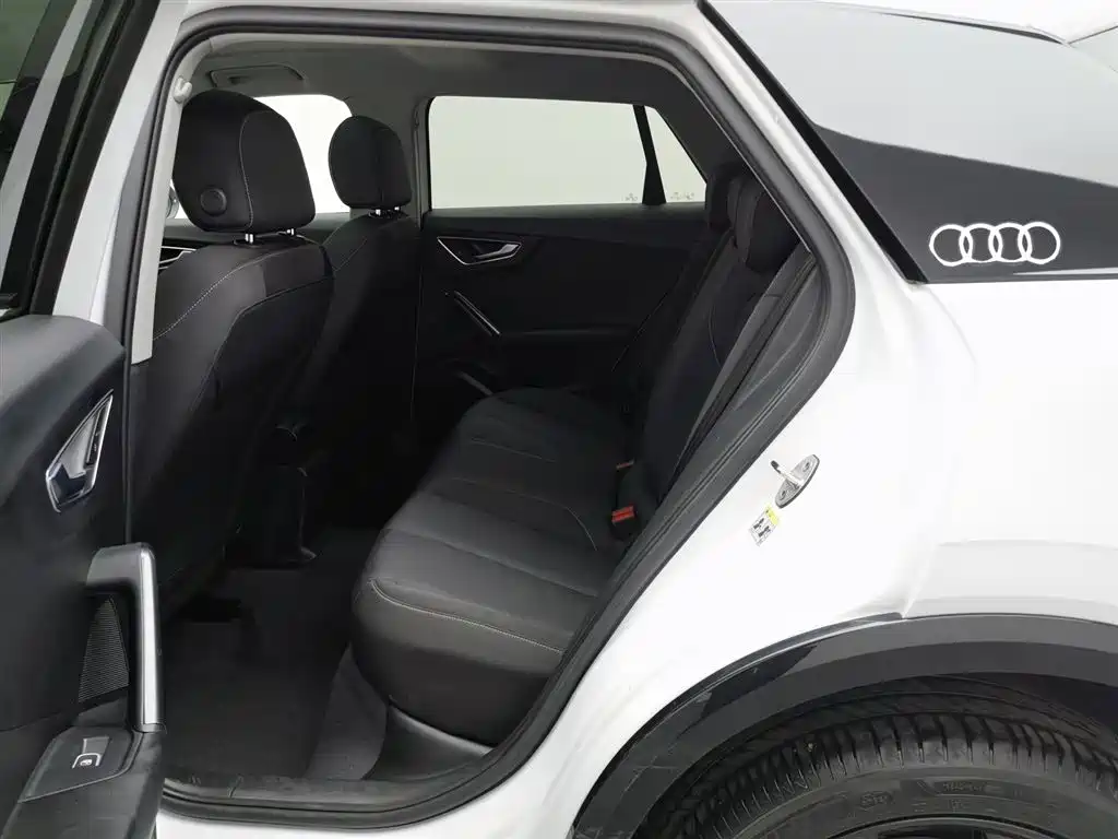 Audi Q2L 2019 — фото 15