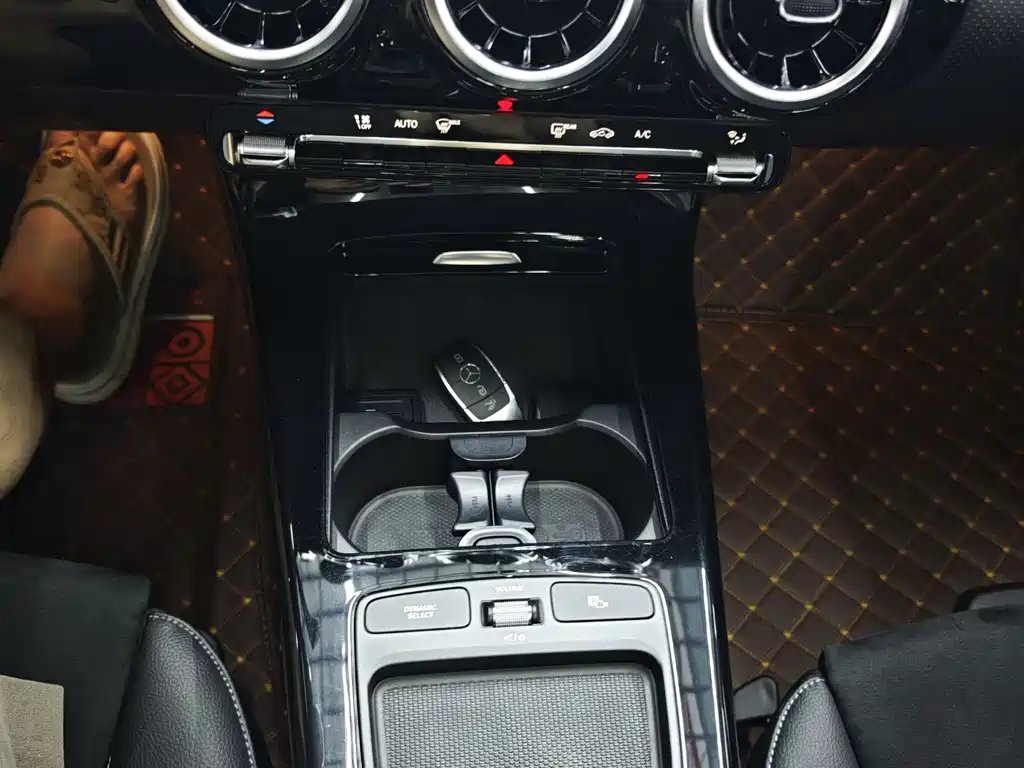 Mercedes-Benz A-Class 2020 — фото 17