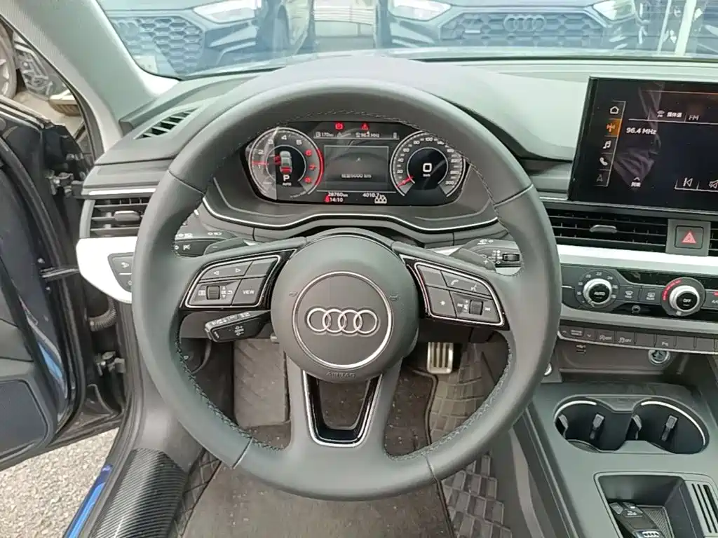 Audi A4L 2025 — фото 17