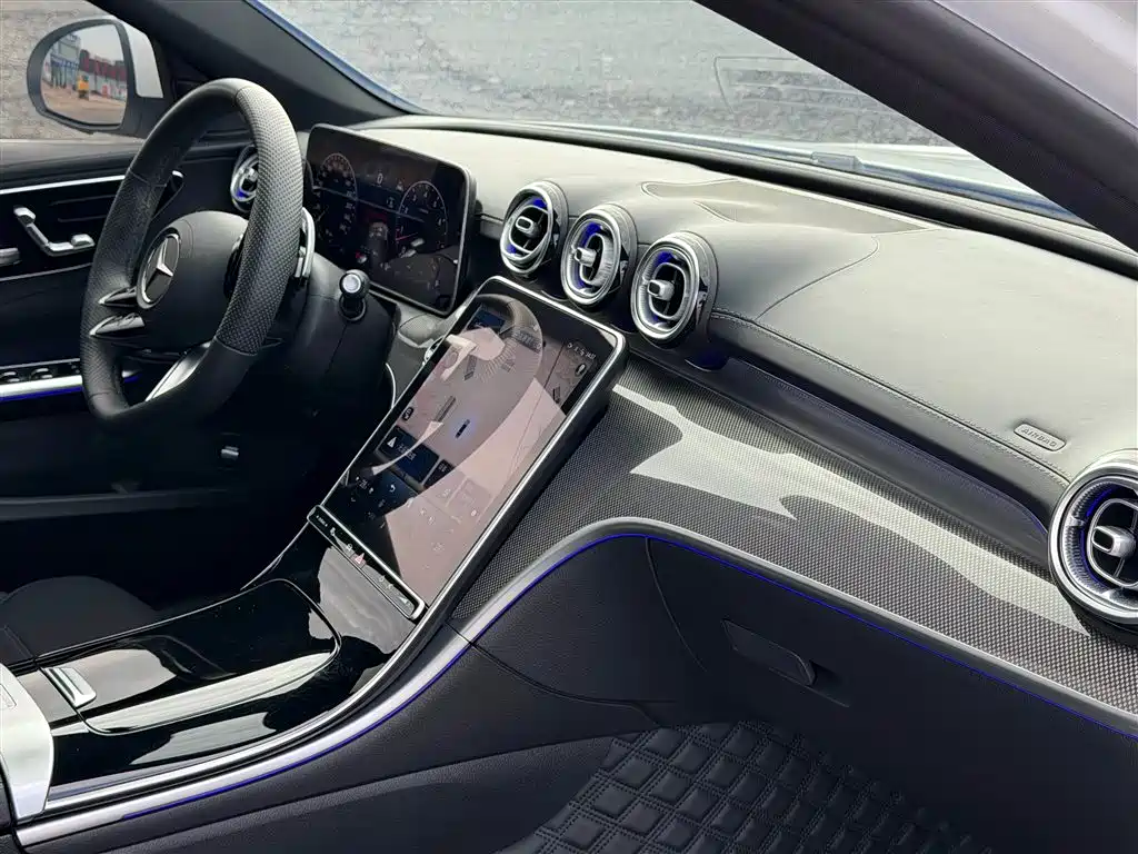 Mercedes-Benz C-Class 2025 — фото 13