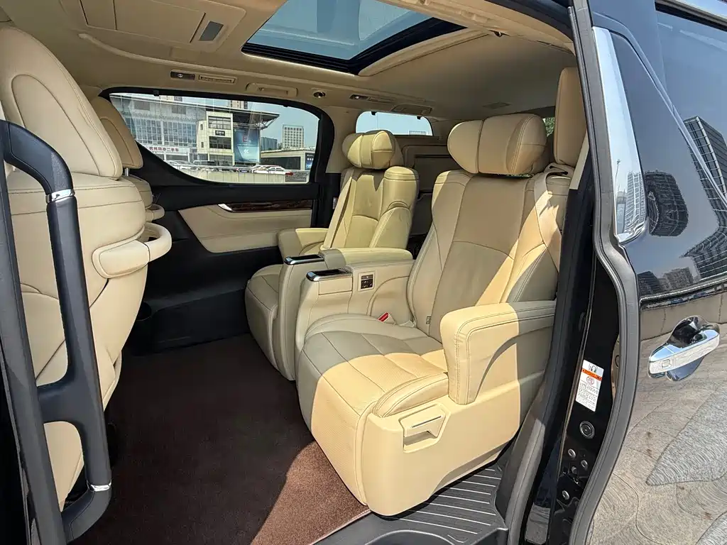 Toyota Alphard 2018 — фото 7