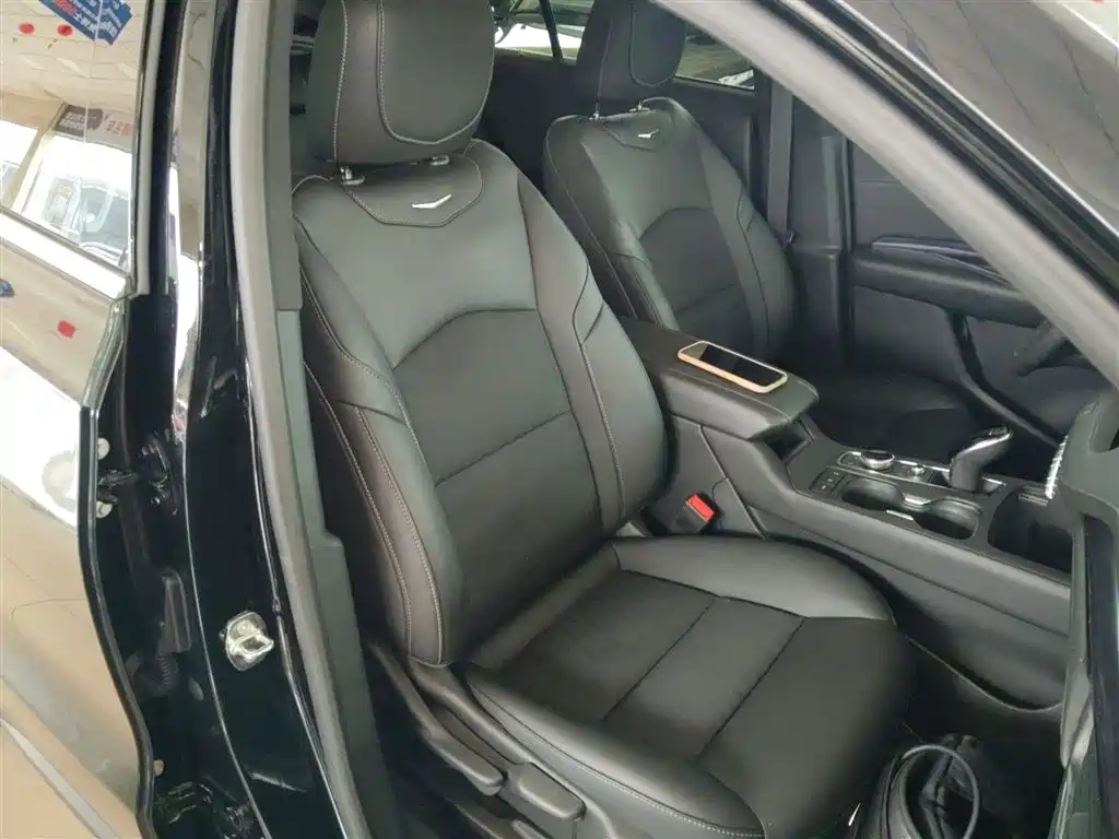 Cadillac XT4 2022 — фото 19