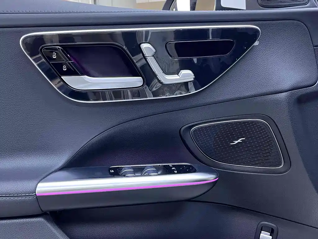 Mercedes-Benz C-Class 2025