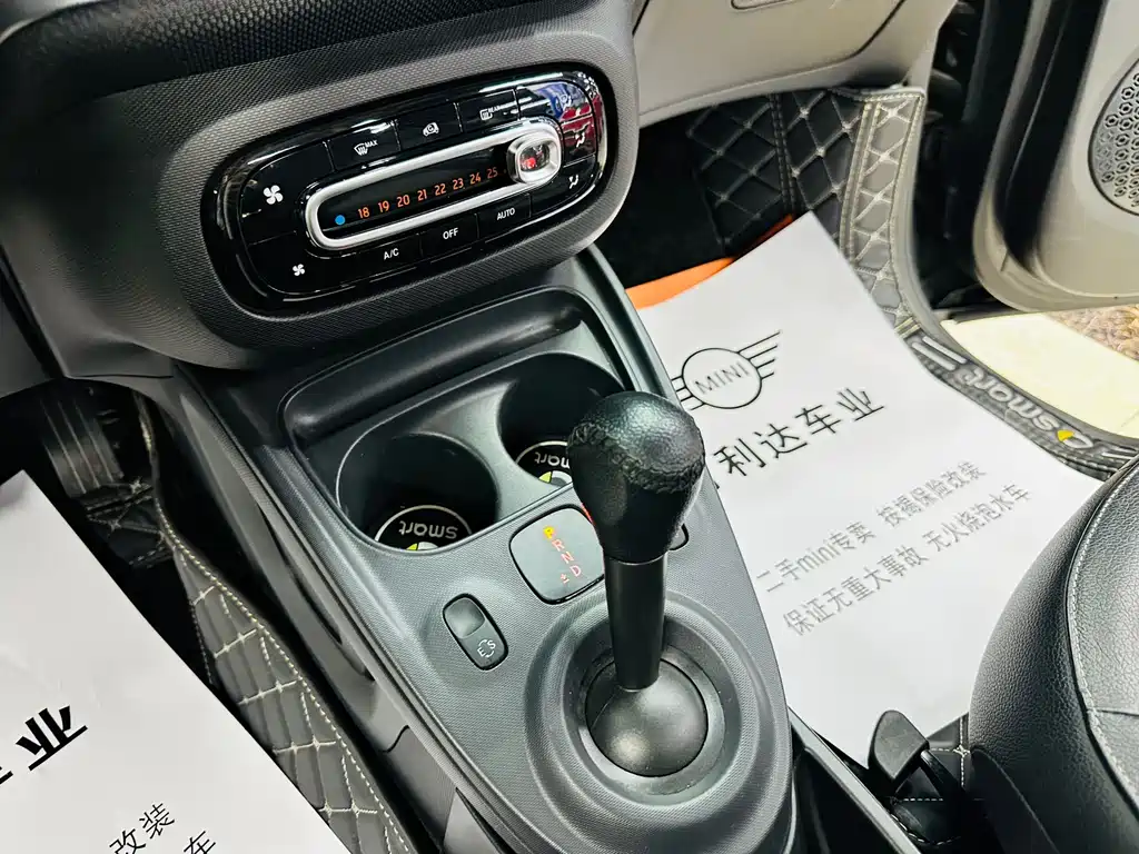smart Fortwo 2017 — фото 40