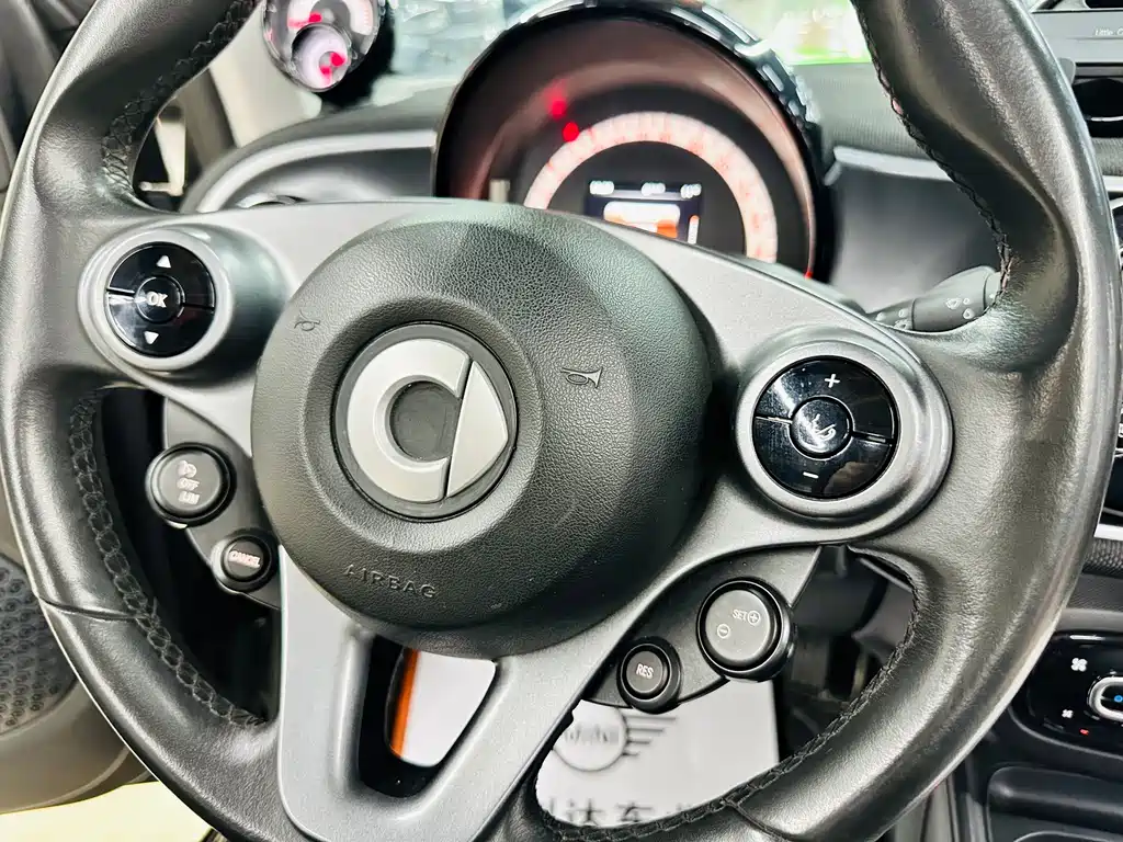 smart Fortwo 2017 — фото 38
