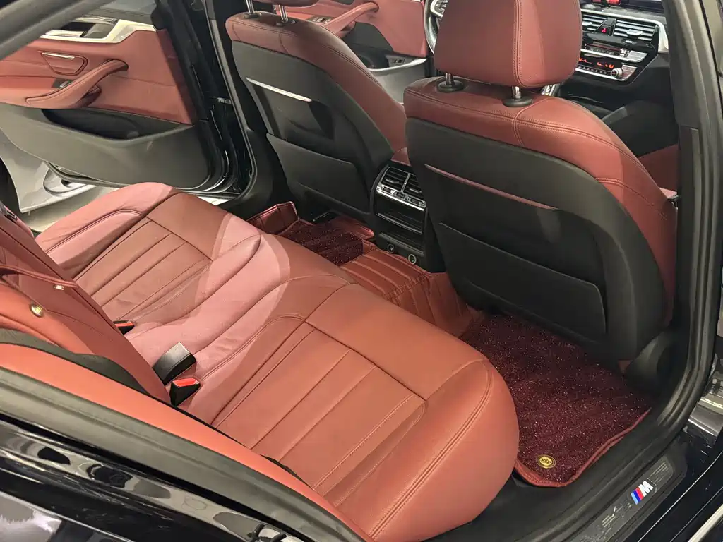 BMW 5 Series 2019 — фото 11