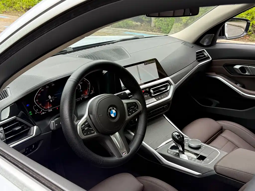 BMW 3 Series 2023 — фото 18