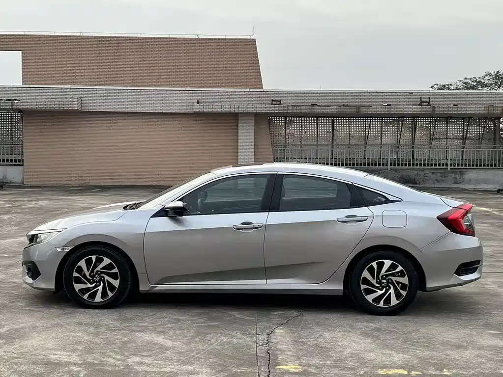 Honda Civic 2019 — фото 8