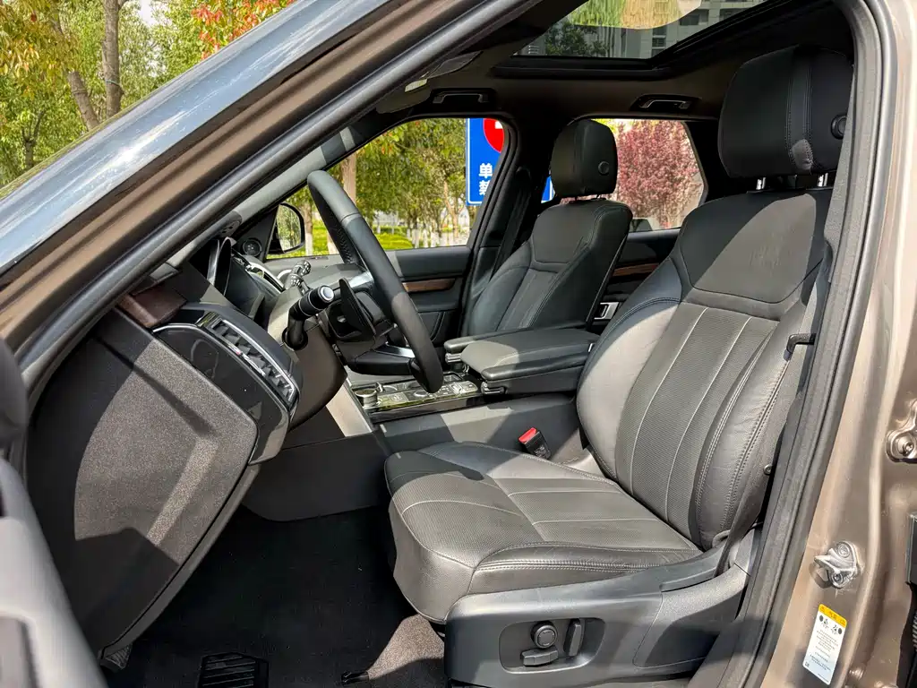 Land Rover Discovery 2018 — фото 12
