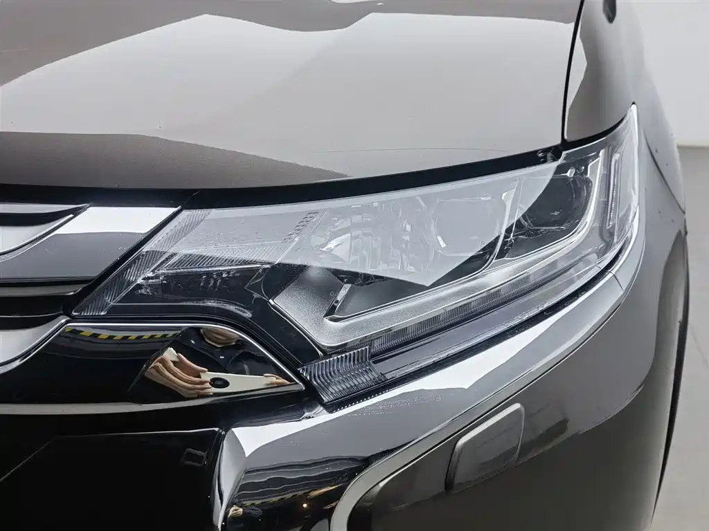 Mitsubishi Outlander 2017 — фото 7