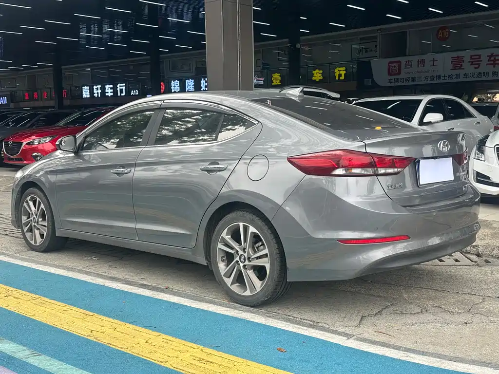 Hyundai Elantra 2018 — фото 13