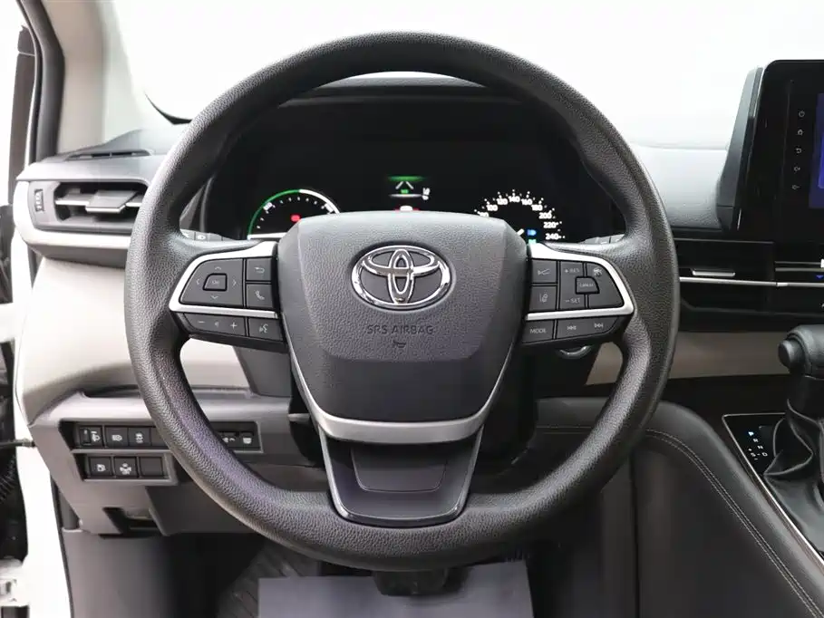 Toyota Granvia 2024 — фото 14