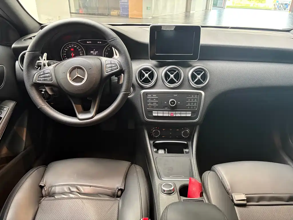 Mercedes-Benz A-Class 2016 — фото 11