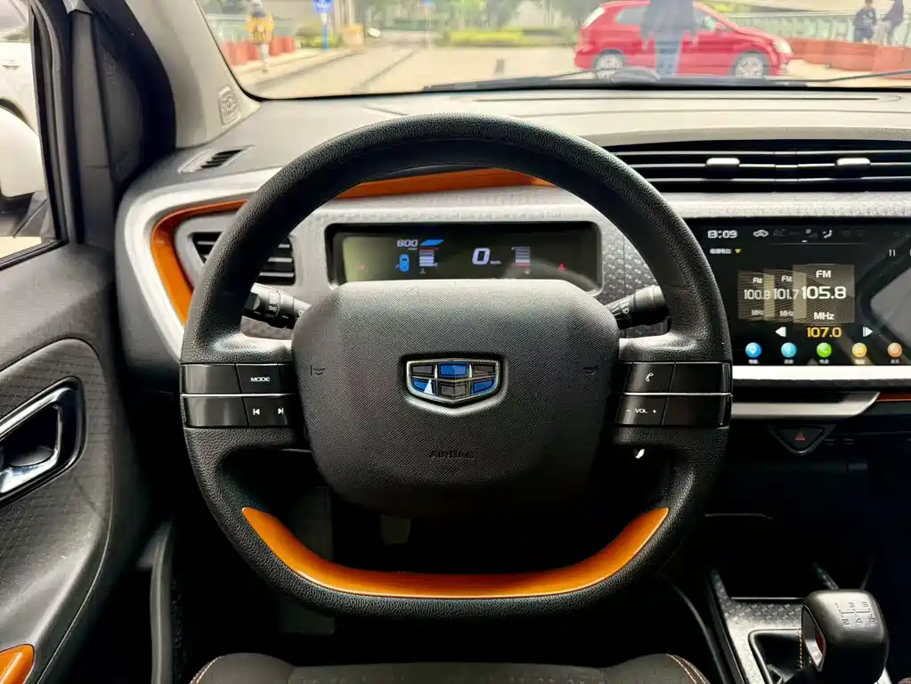 Geely Vision X1 2018 — фото 11