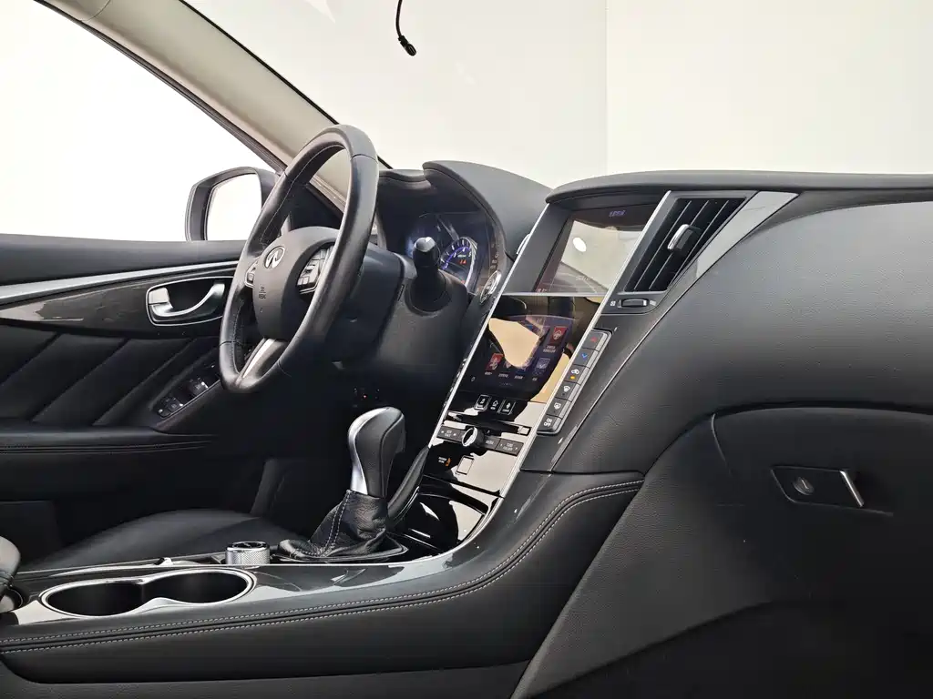Infiniti Q50L 2017 — фото 11