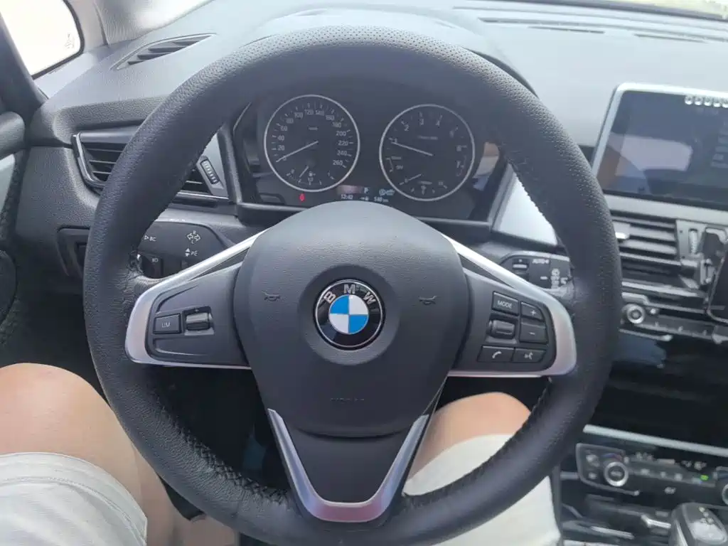 BMW 2 Series Active Tourer 2017 — фото 11