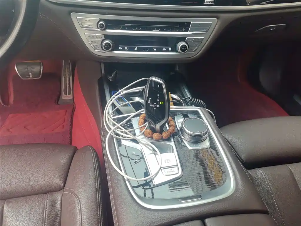 BMW 7 Series 2018 — фото 14