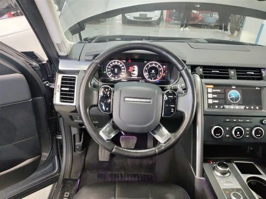 Land Rover Discovery 2019 — фото 8