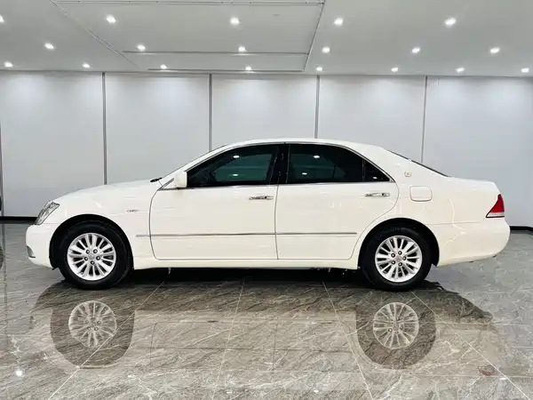 Toyota Crown 2005