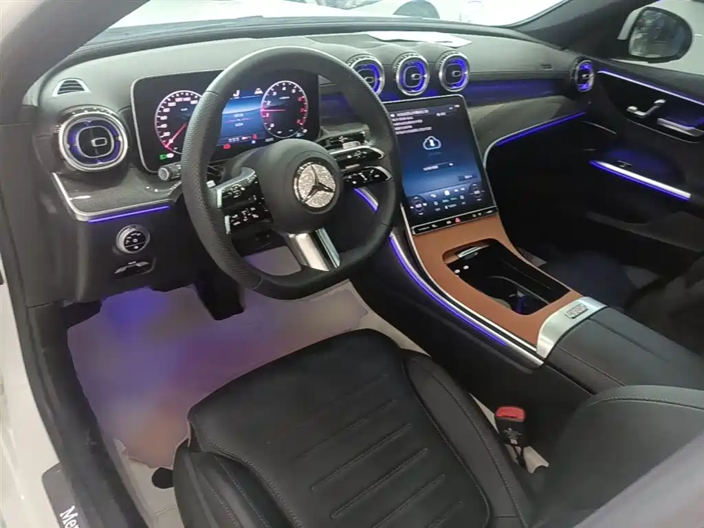 Mercedes-Benz C-Class 2025 — фото 10