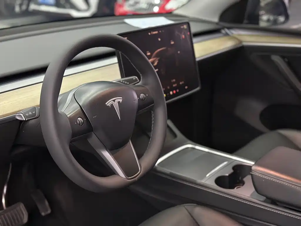 Tesla Model Y 2023 — фото 18