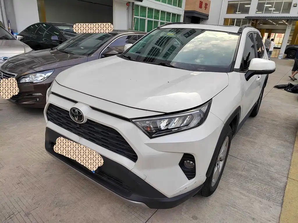 Toyota RAV4 2020 — фото 1