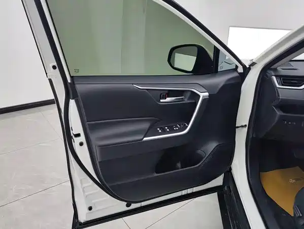 Toyota RAV4 2021