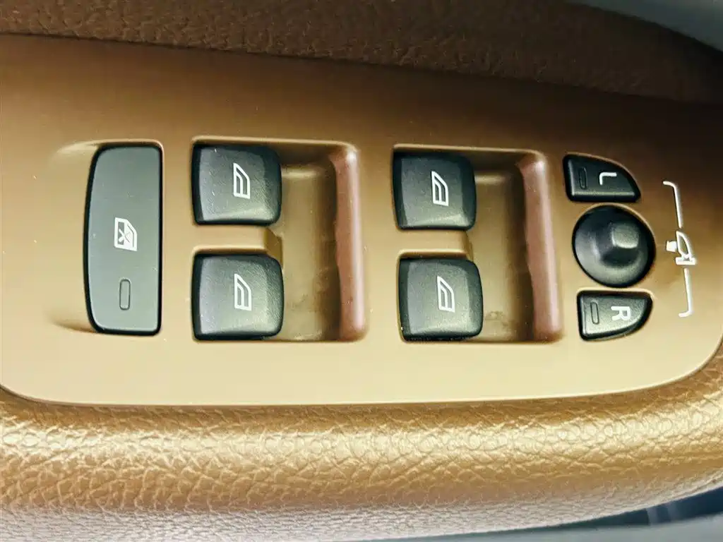 Volvo XC60 2021 — фото 18