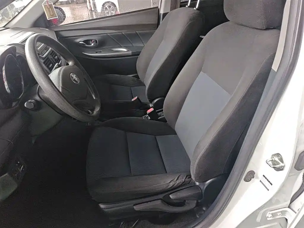Toyota Yaris L 2015 — фото 15