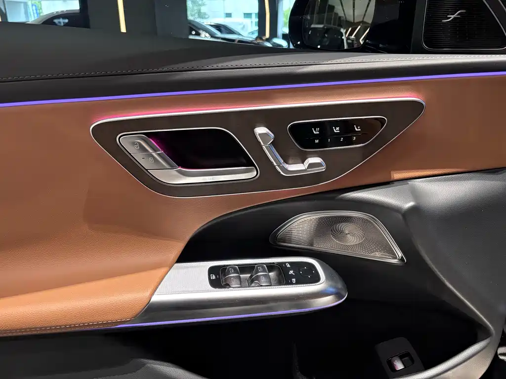 Mercedes-Benz E-Class 2025 — фото 19