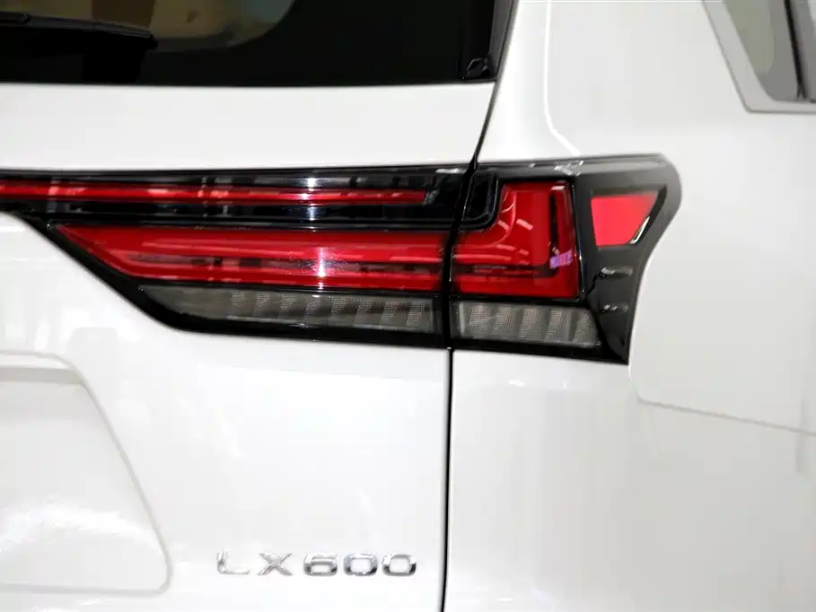 Lexus LX 2023 — фото 35