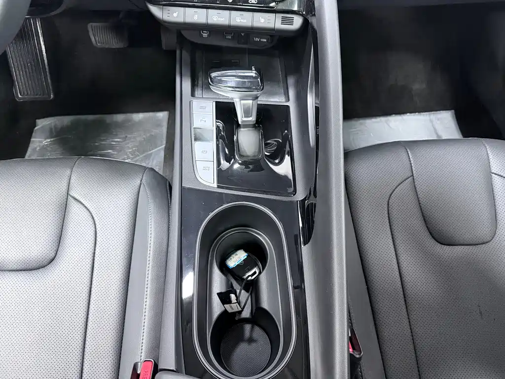Hyundai Elantra 2023 — фото 14