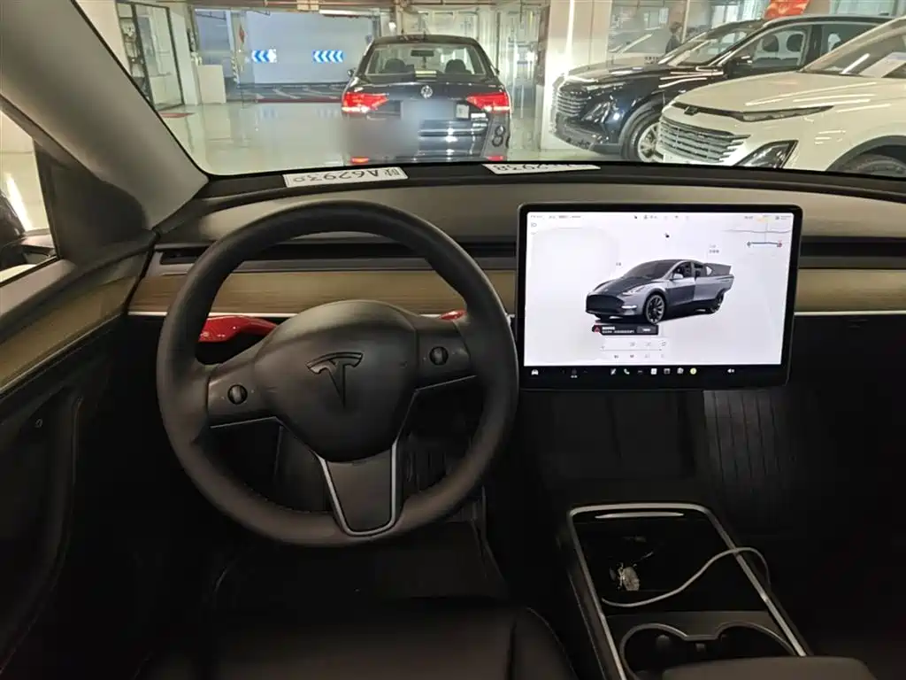 Tesla Model Y 2023 — фото 11