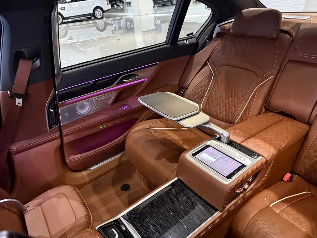 BMW 7 Series 2021 — фото 11