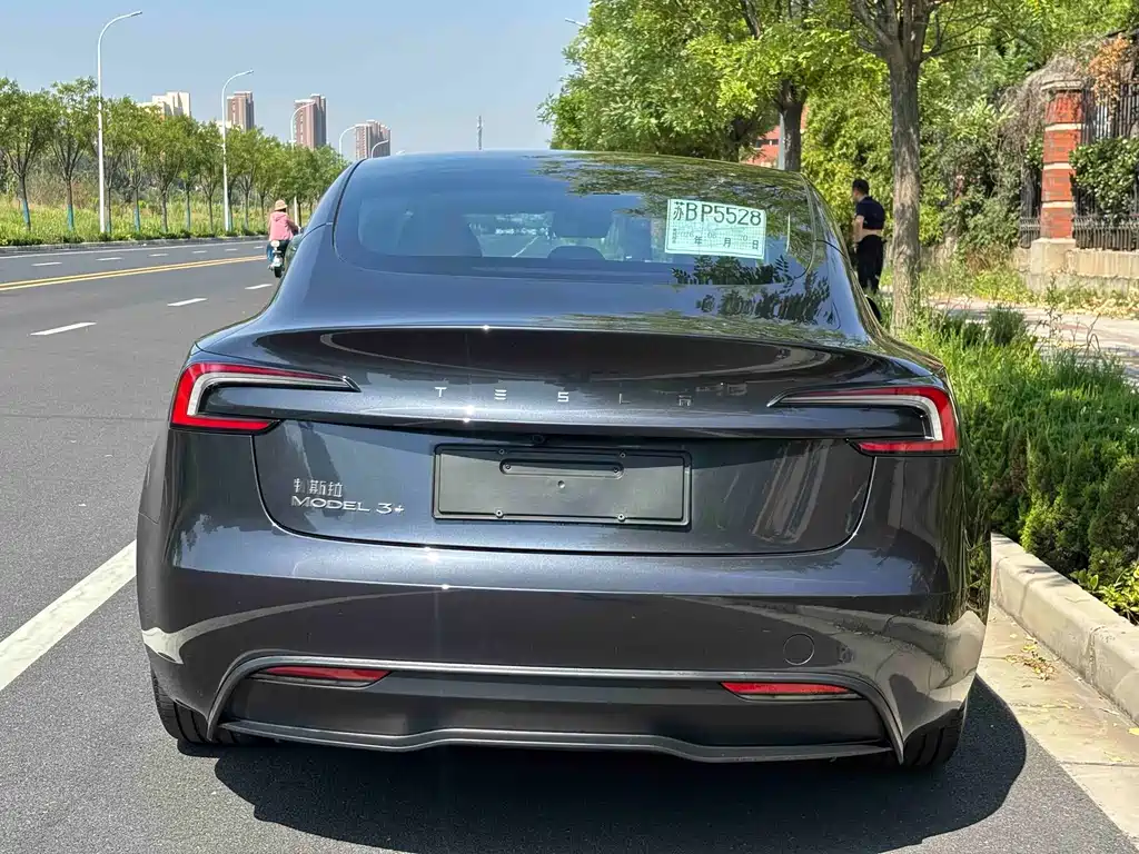 Tesla Model 3 2024