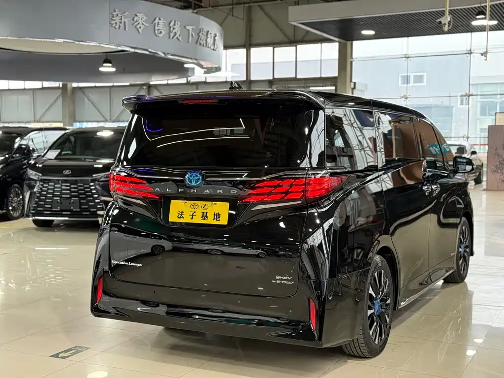 Toyota Alphard 2024 — фото 26
