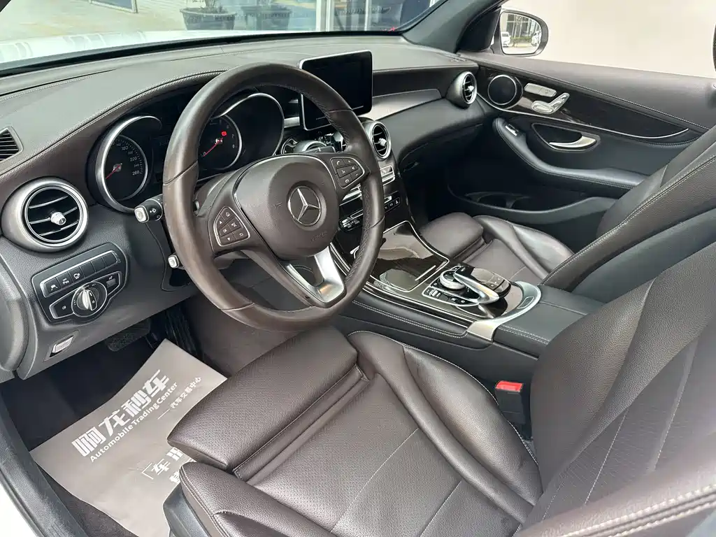 Mercedes-Benz GLC 2018 — фото 11