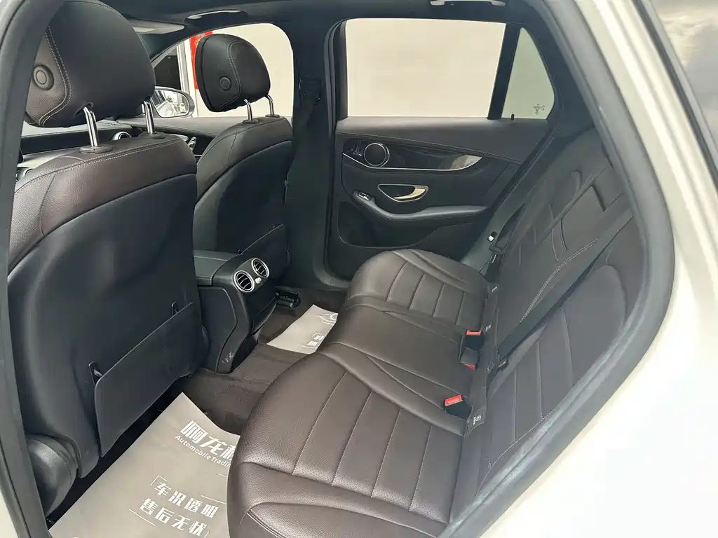 Mercedes-Benz GLC 2018 — фото 12